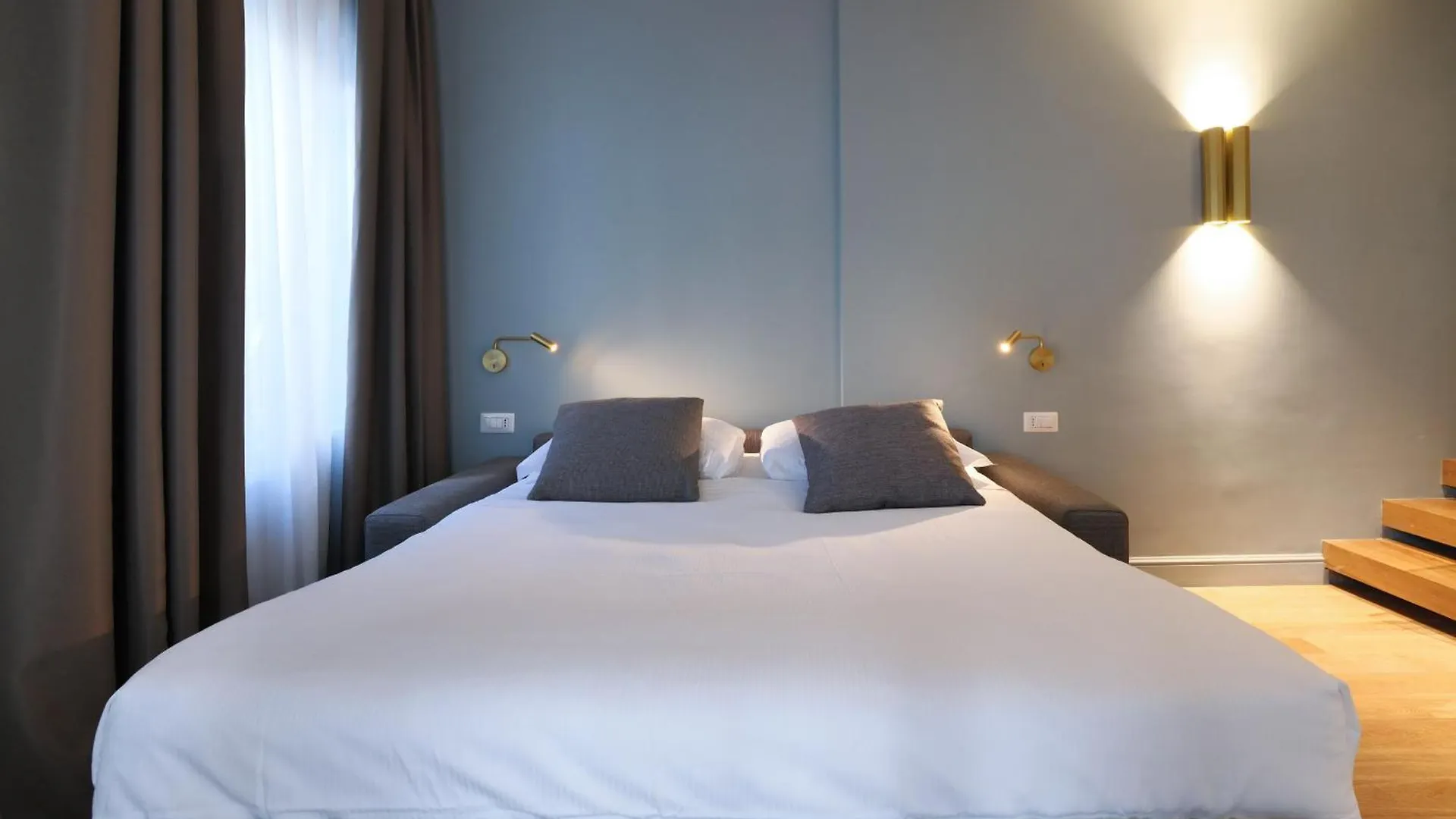 Prestige Boutique Aparthotel - Piazza Duomo View Milan Apartment